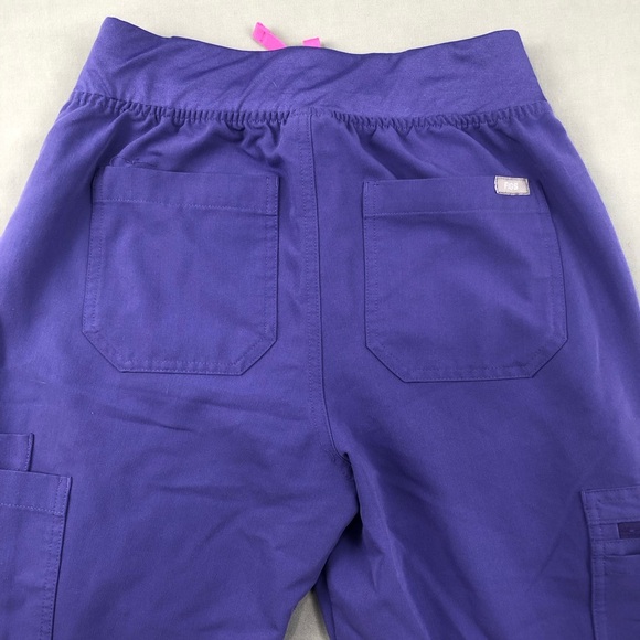 Figs Women’s Scrub Set - Picture 12 of 16